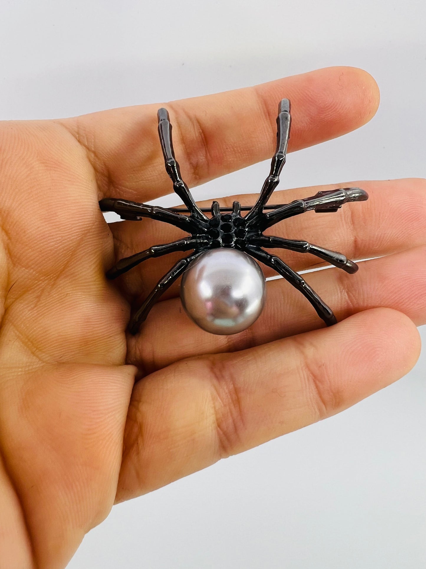 Spider Brooch - Pearl medium