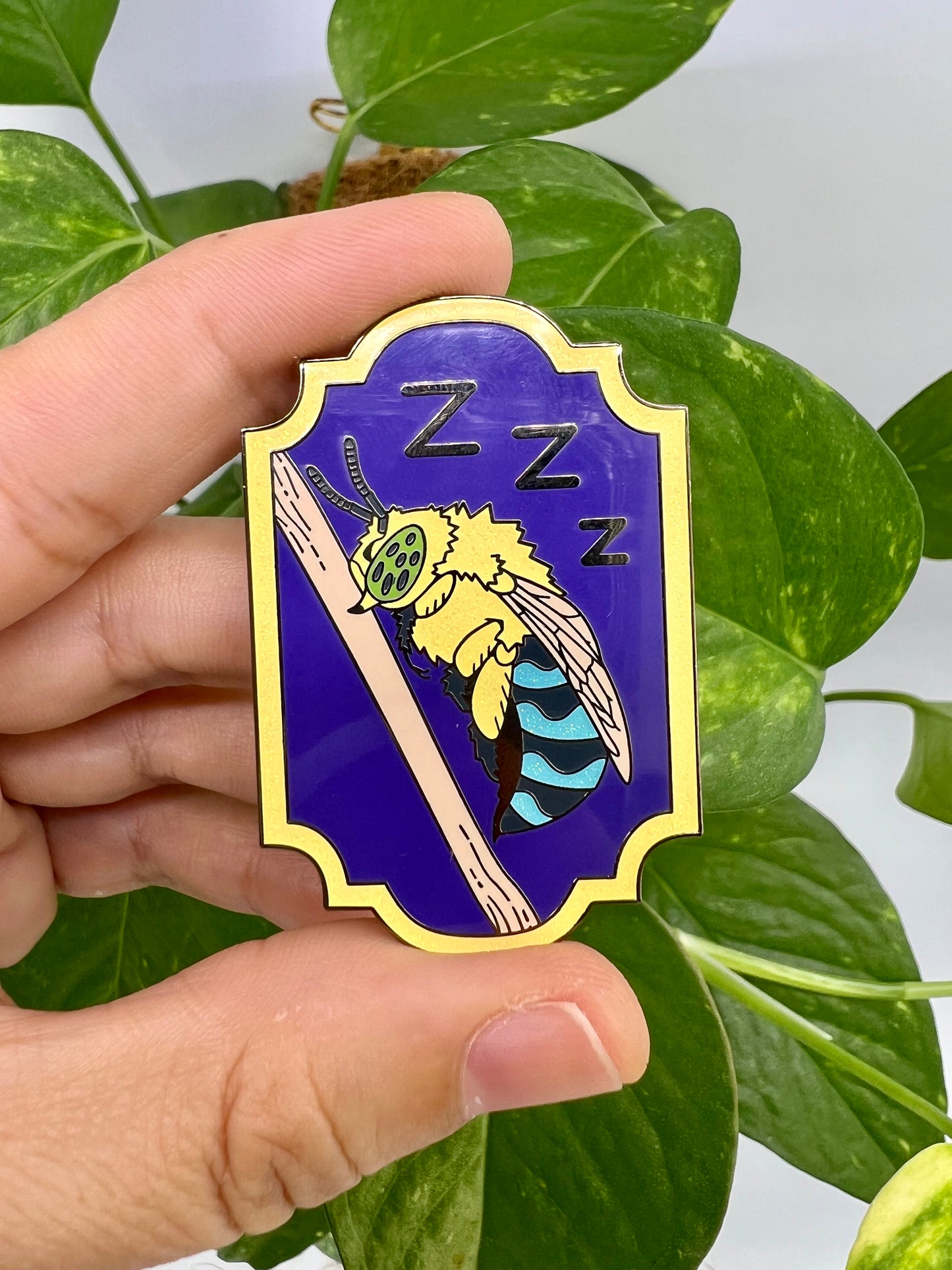 Sleeping Blue-banded bee pin
