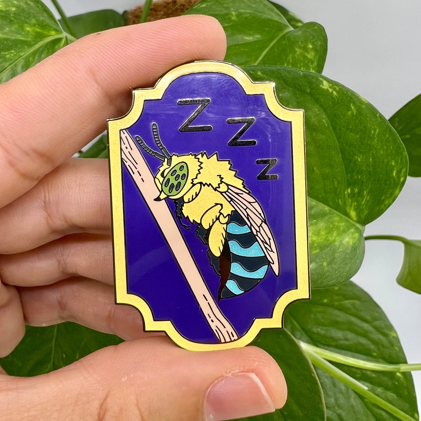 Roosting Blue-banded bee pin