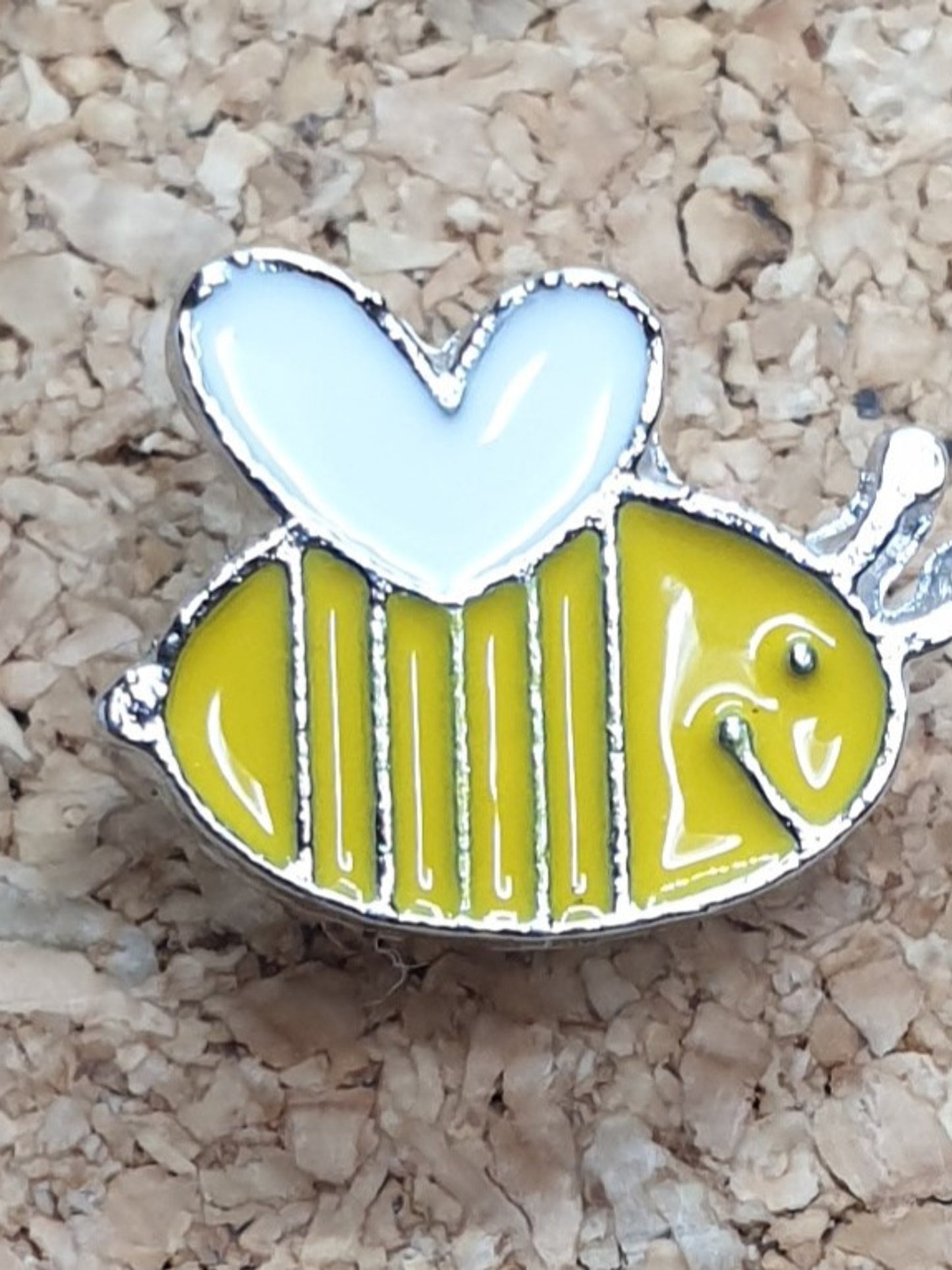 Tiny Bee w/ heart wings brooch - right