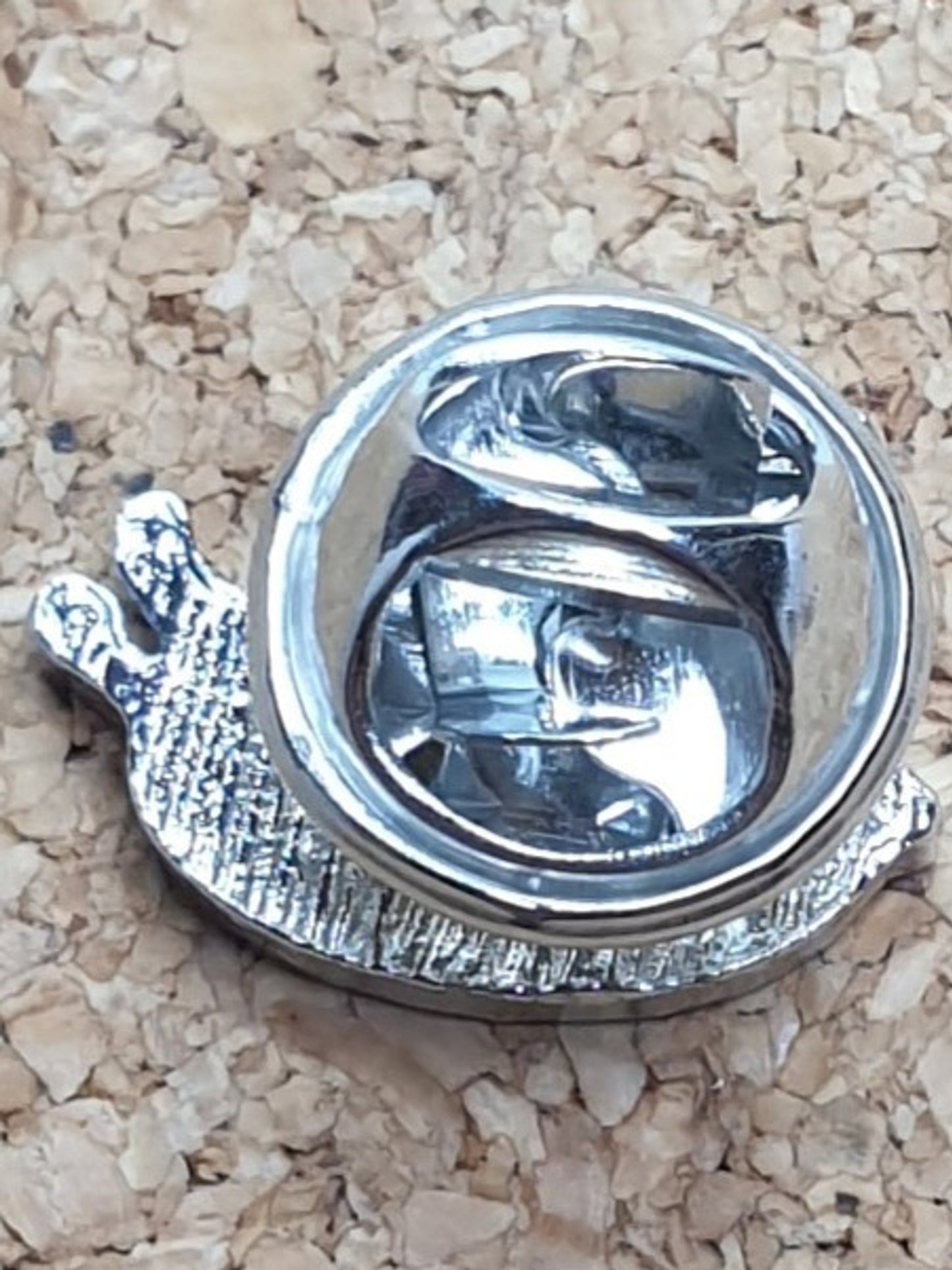 Tiny Bee w/ heart wings brooch - right