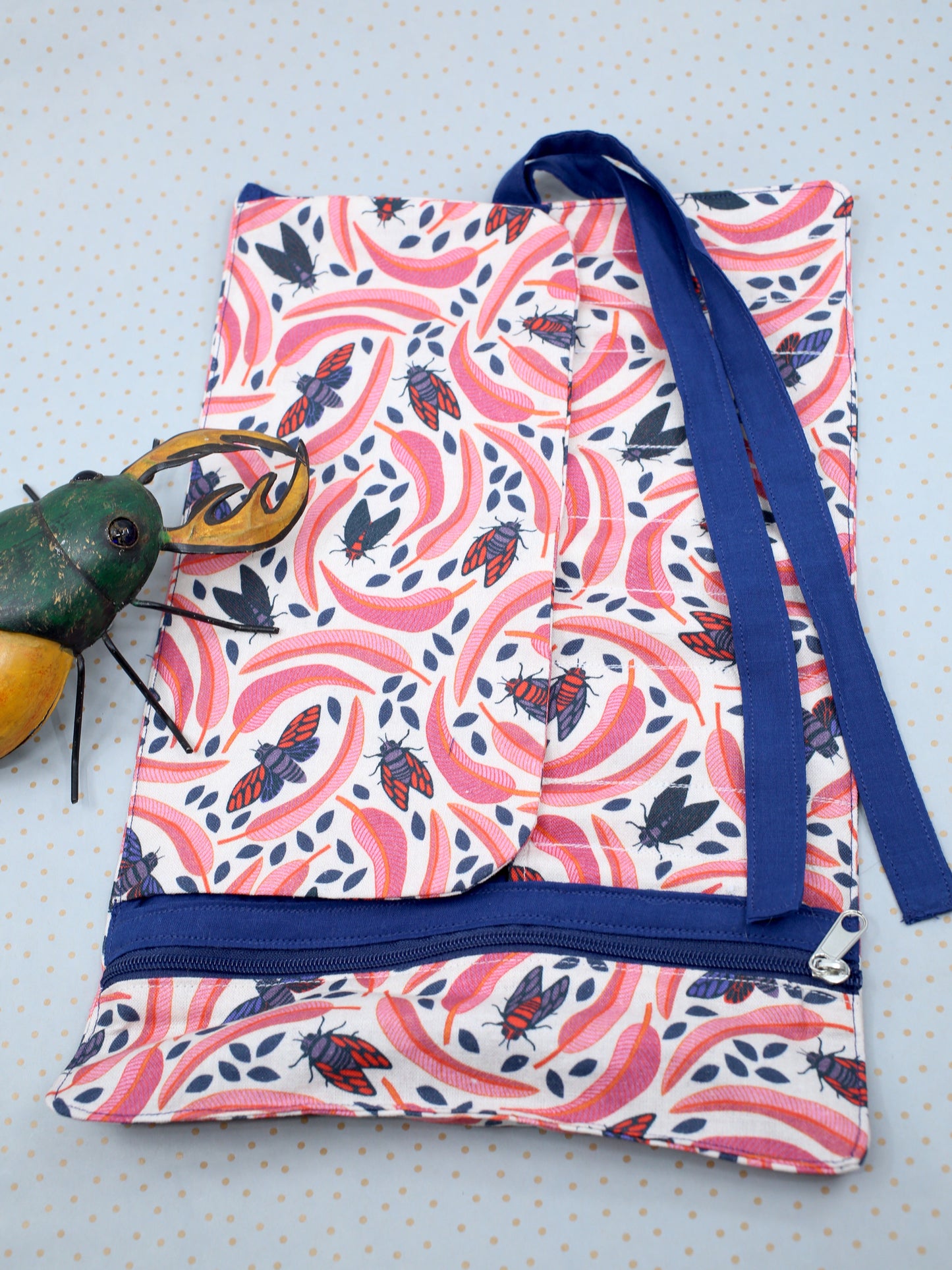 The indispensable entomological tool roll up - Cicadas