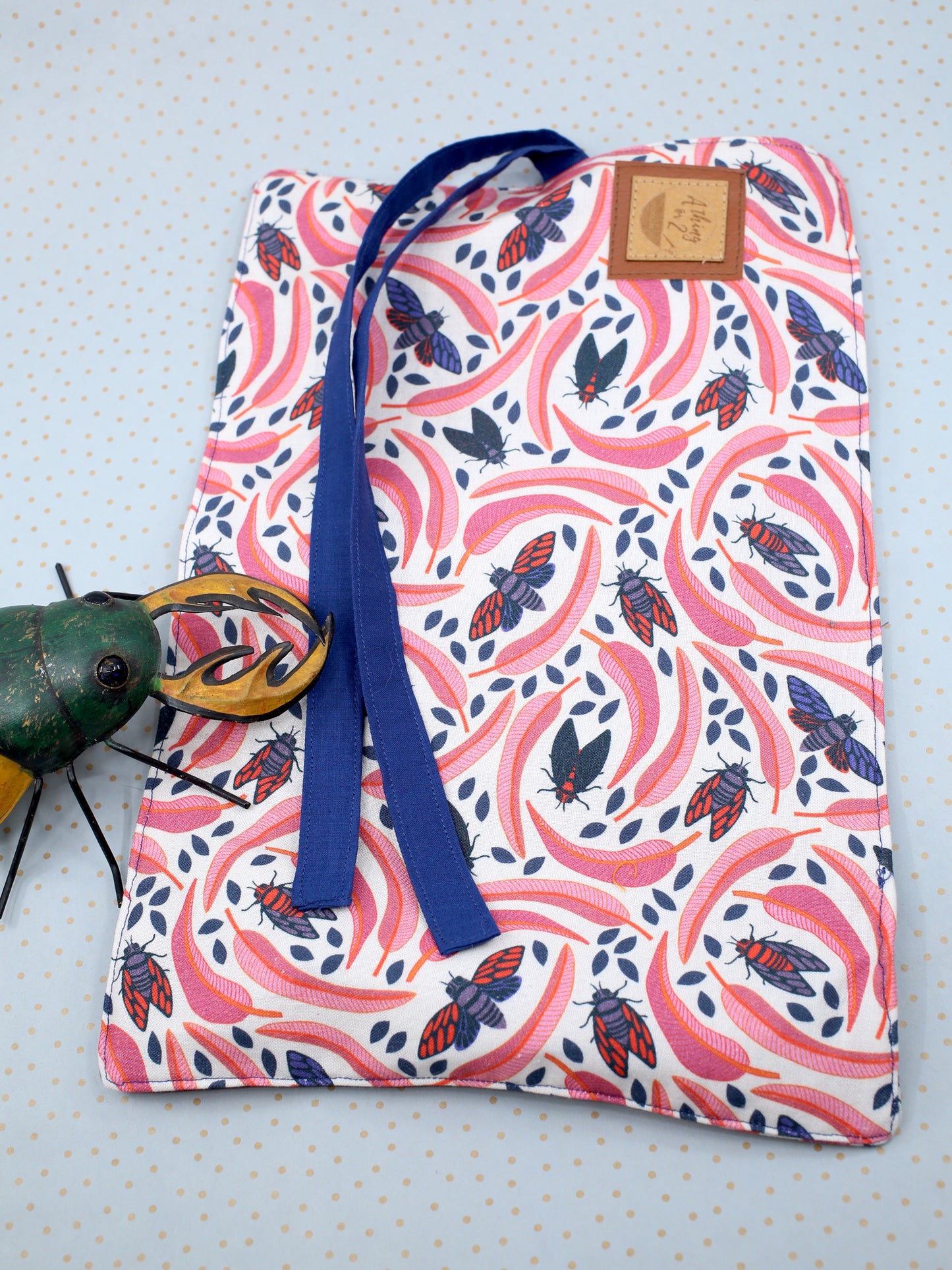 The indispensable entomological tool roll up - Cicadas