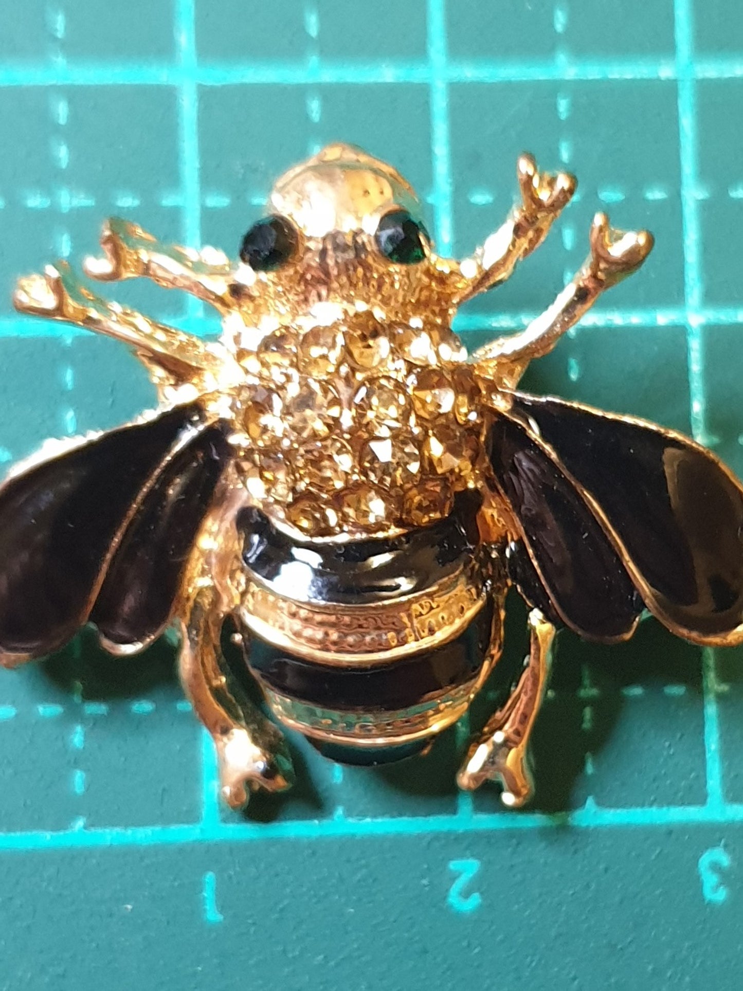 Bee Brooch - Black Wings Gold Body