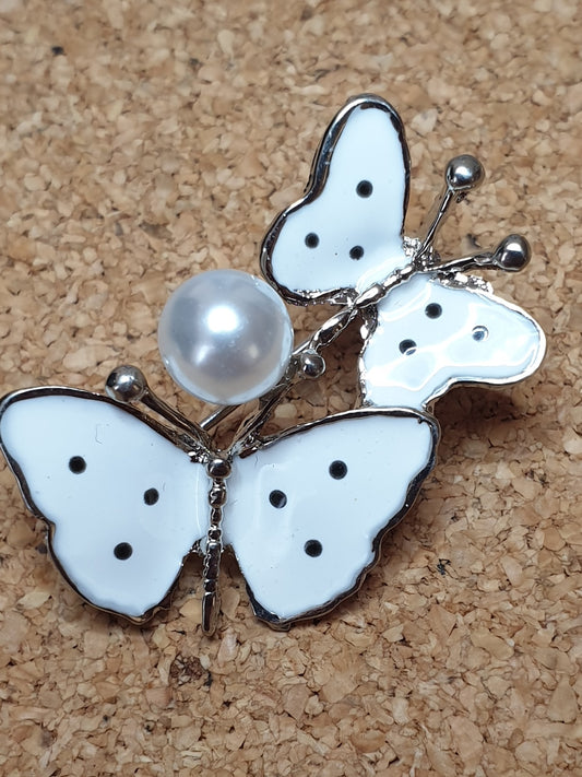 Butterflies Brooch - White & Pearl