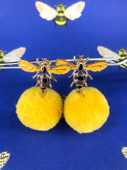 Pom-pom bee studs