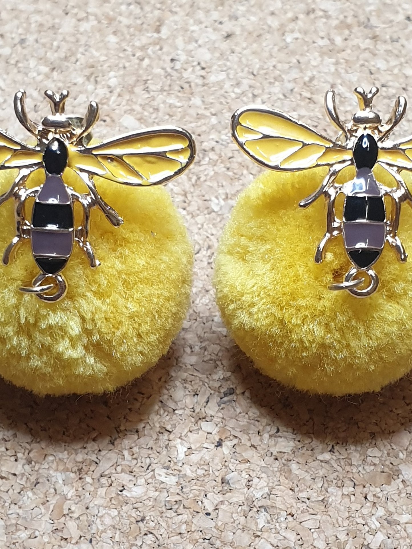 Pom-pom bee studs