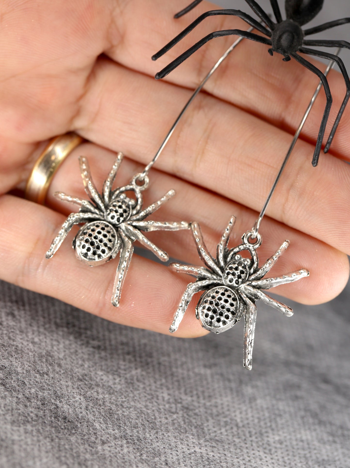 Dotted spider earrings