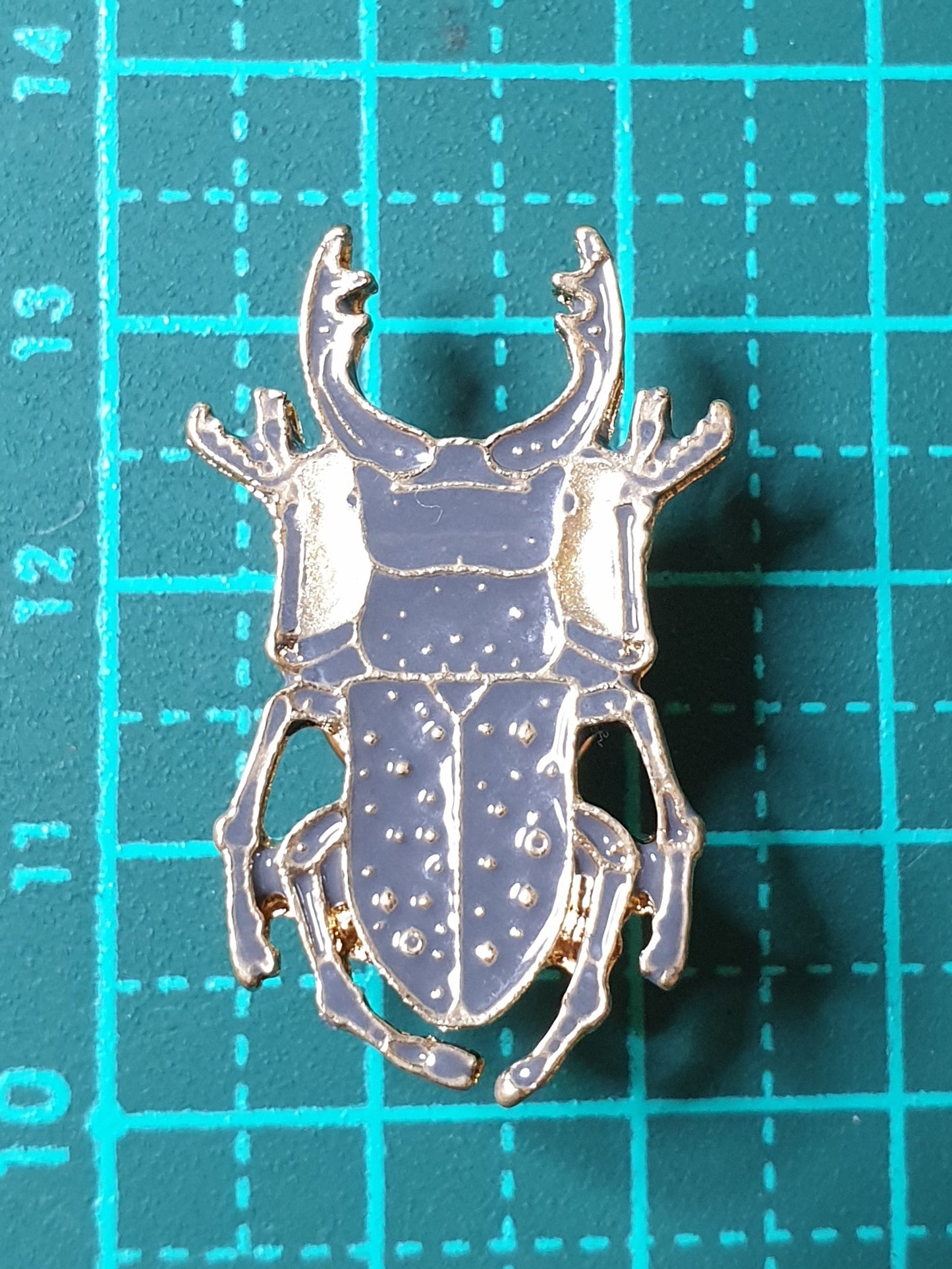 Stag Beetle pin - Gold