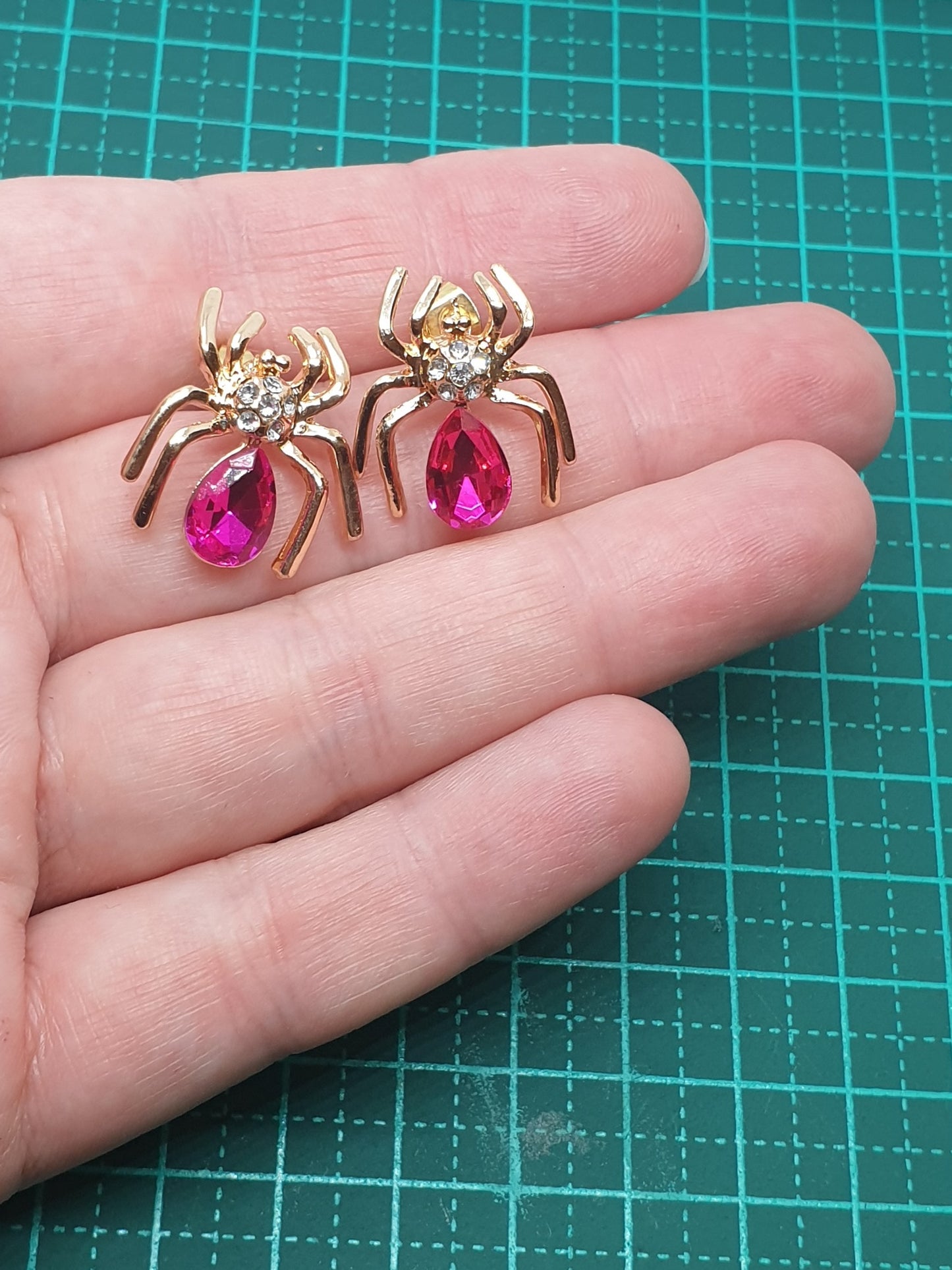 Spider Studs - Golden