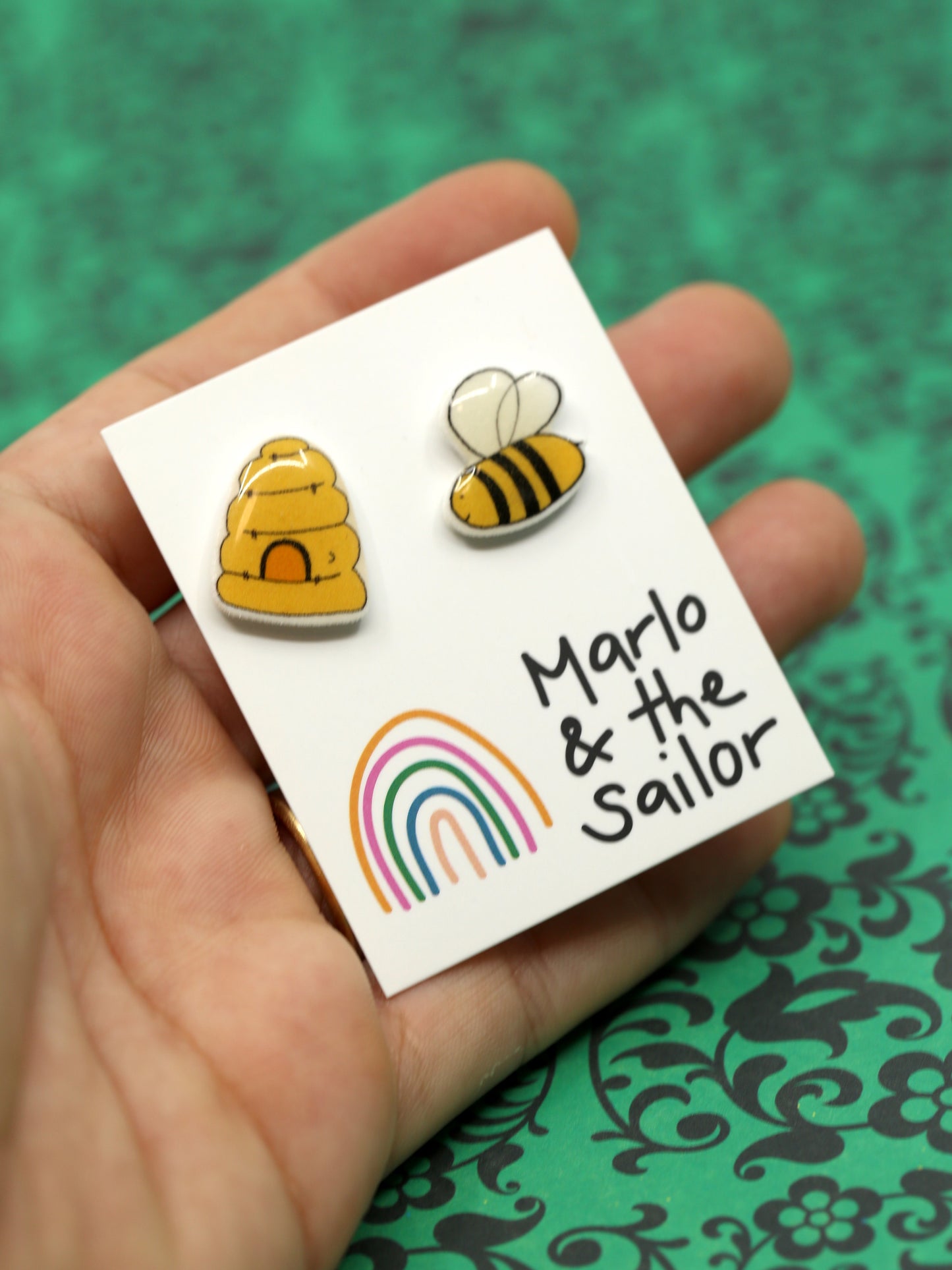 Bee studs