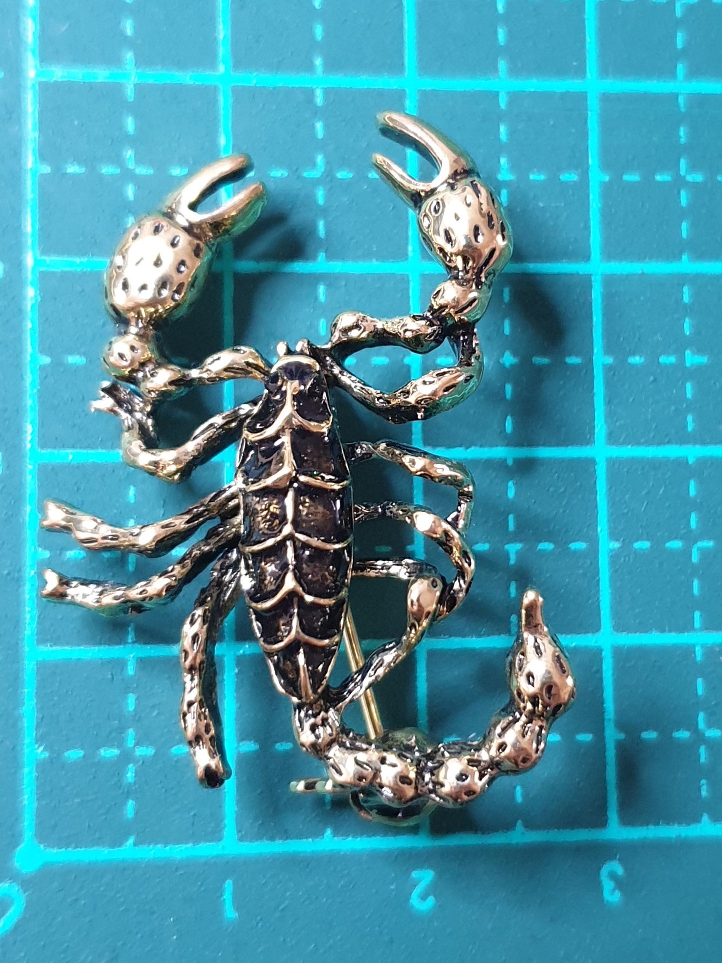 Scorpion Brooch - Golden Small