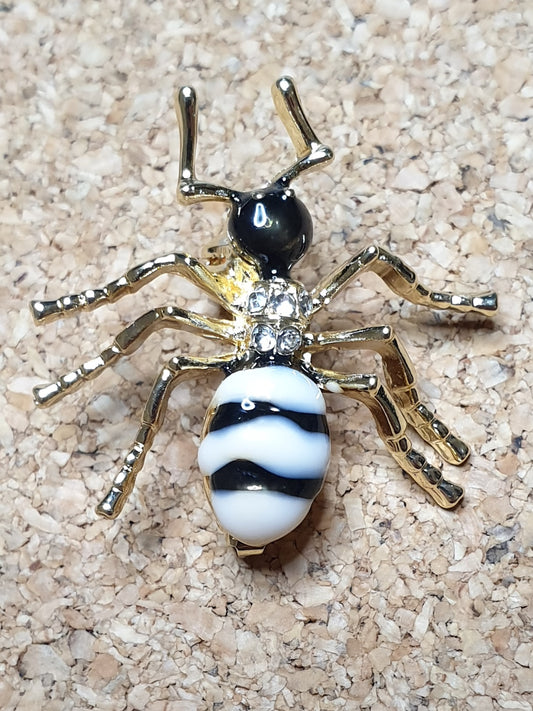 Honeypot Ant Brooch - Vanilla