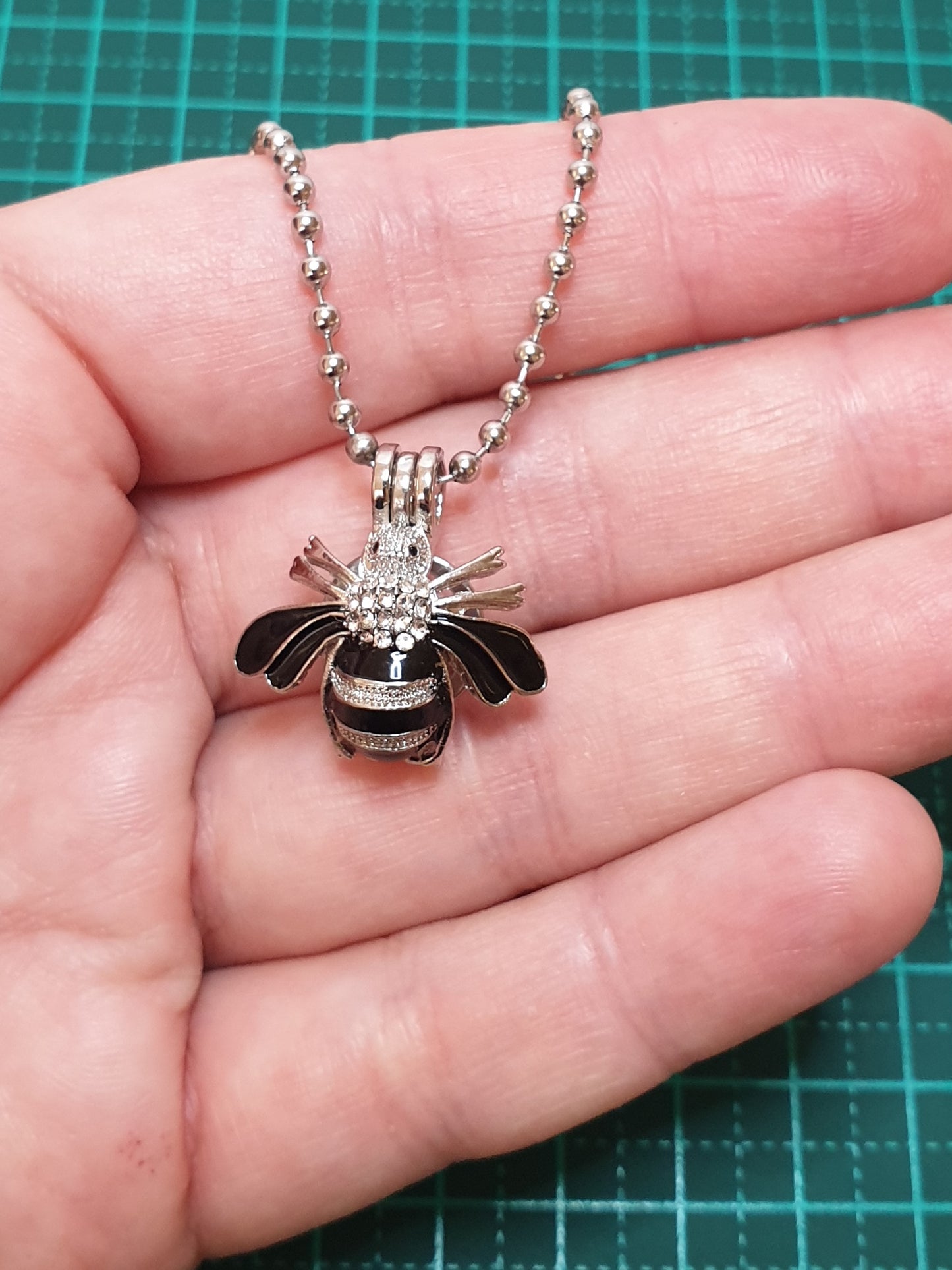 Bee Aroma Diffuser Necklace - Silver