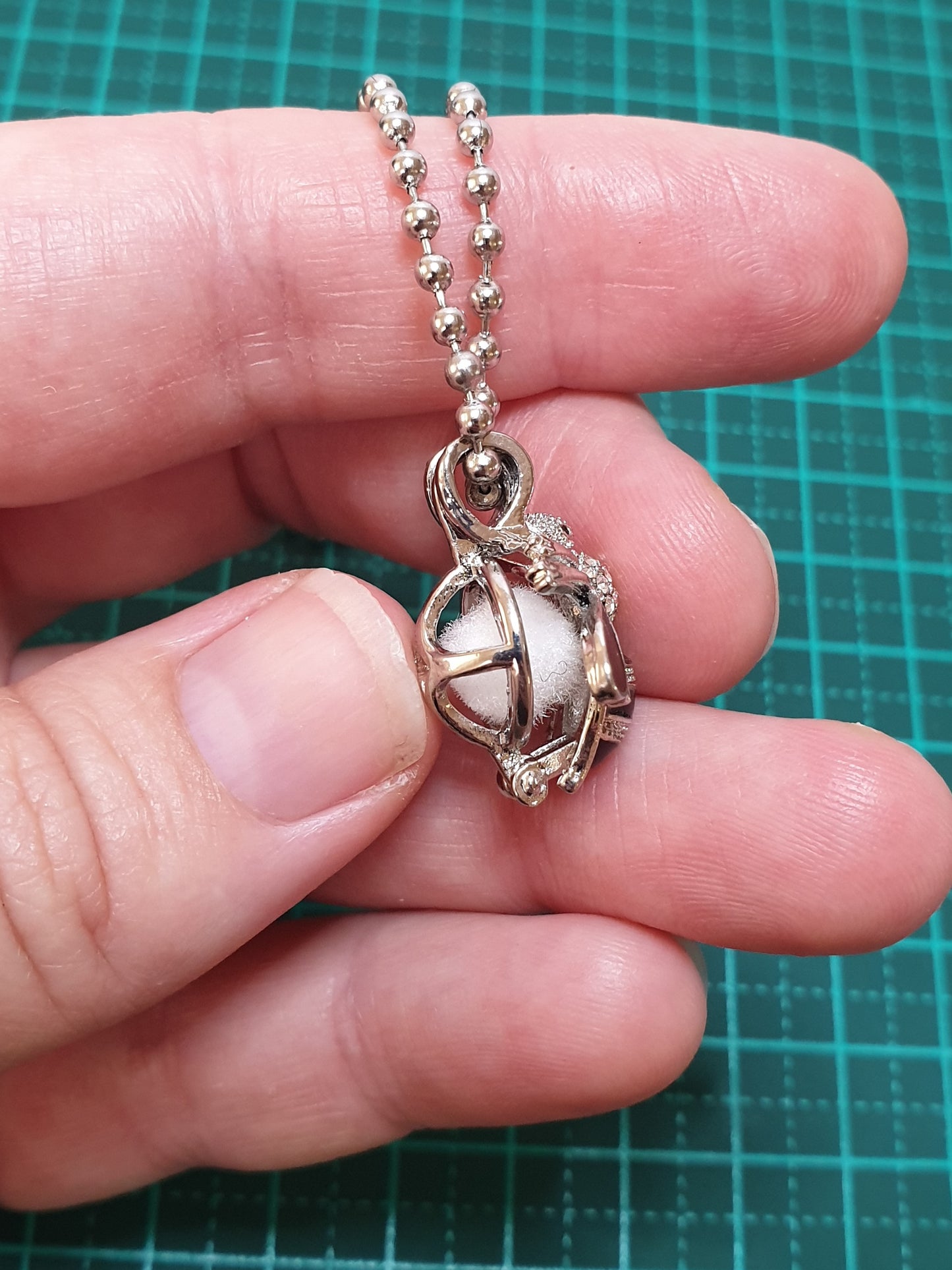 Bee Aroma Diffuser Necklace - Silver