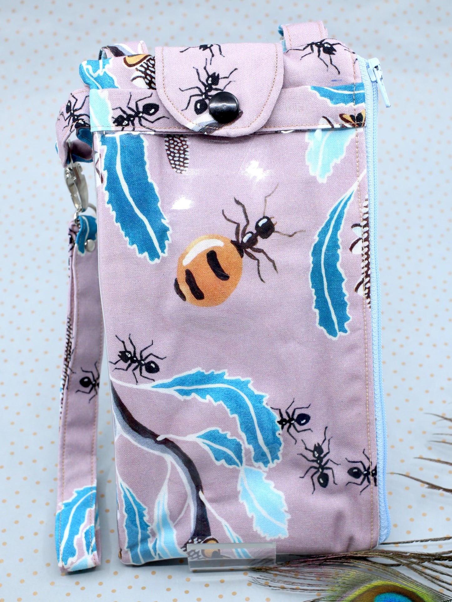 Honey Pot Ants 3-in-one phone clutch wallet
