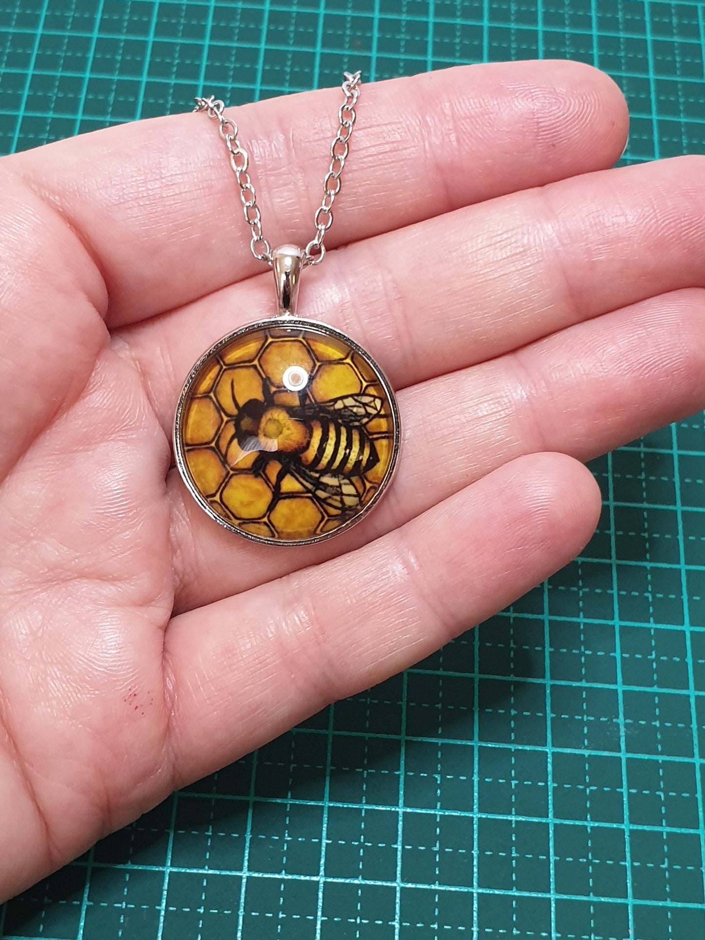Bee Drawing Necklace - Silver