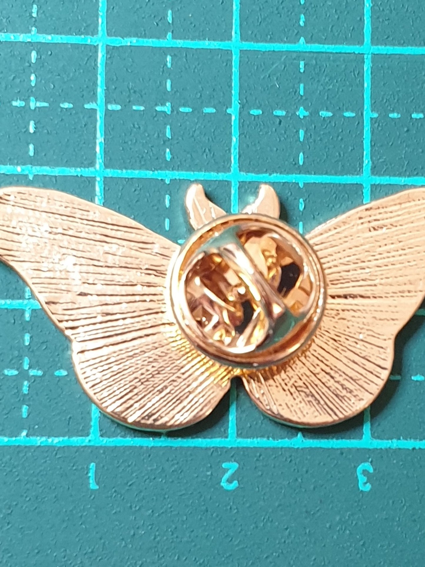 Moth pin - White