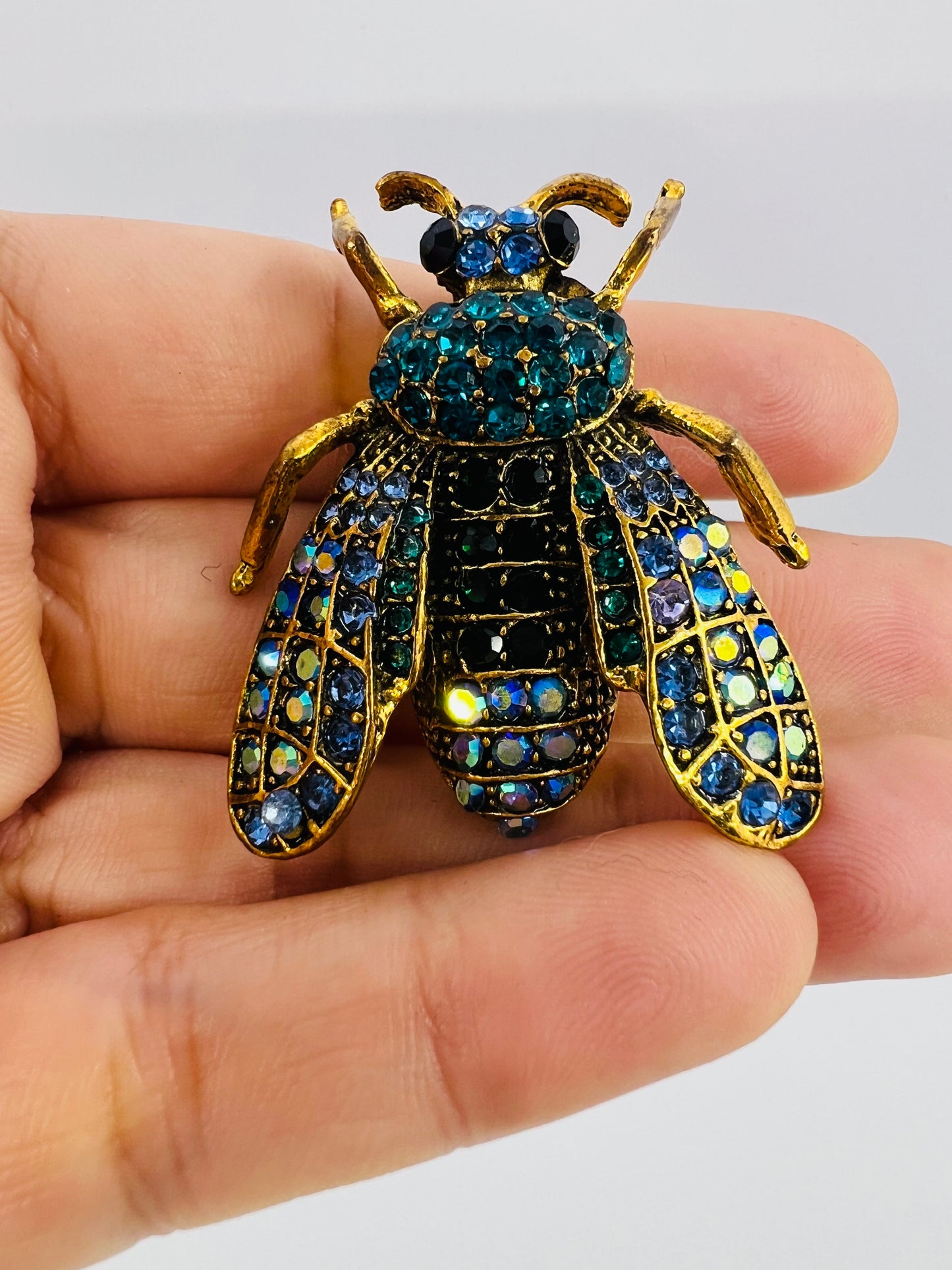 Fancy bee brooch
