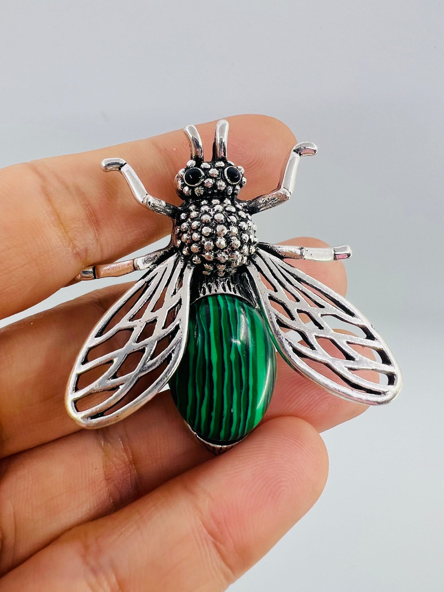 Chuncky bee brooch