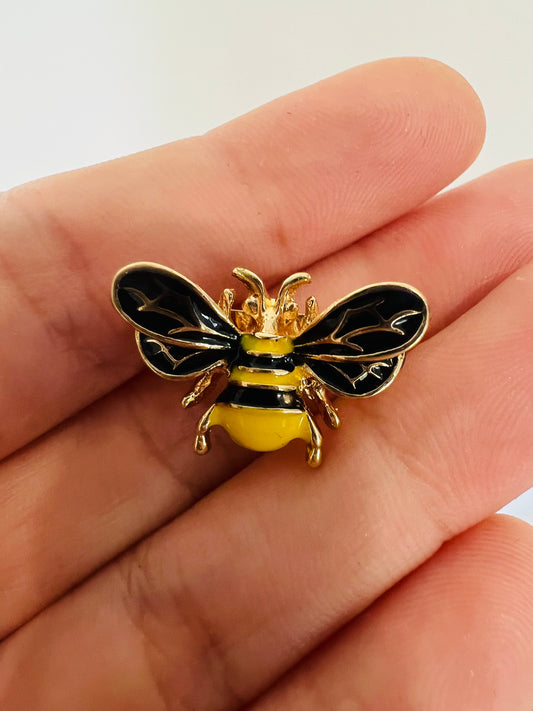 Bee Brooch - Tiny black wings
