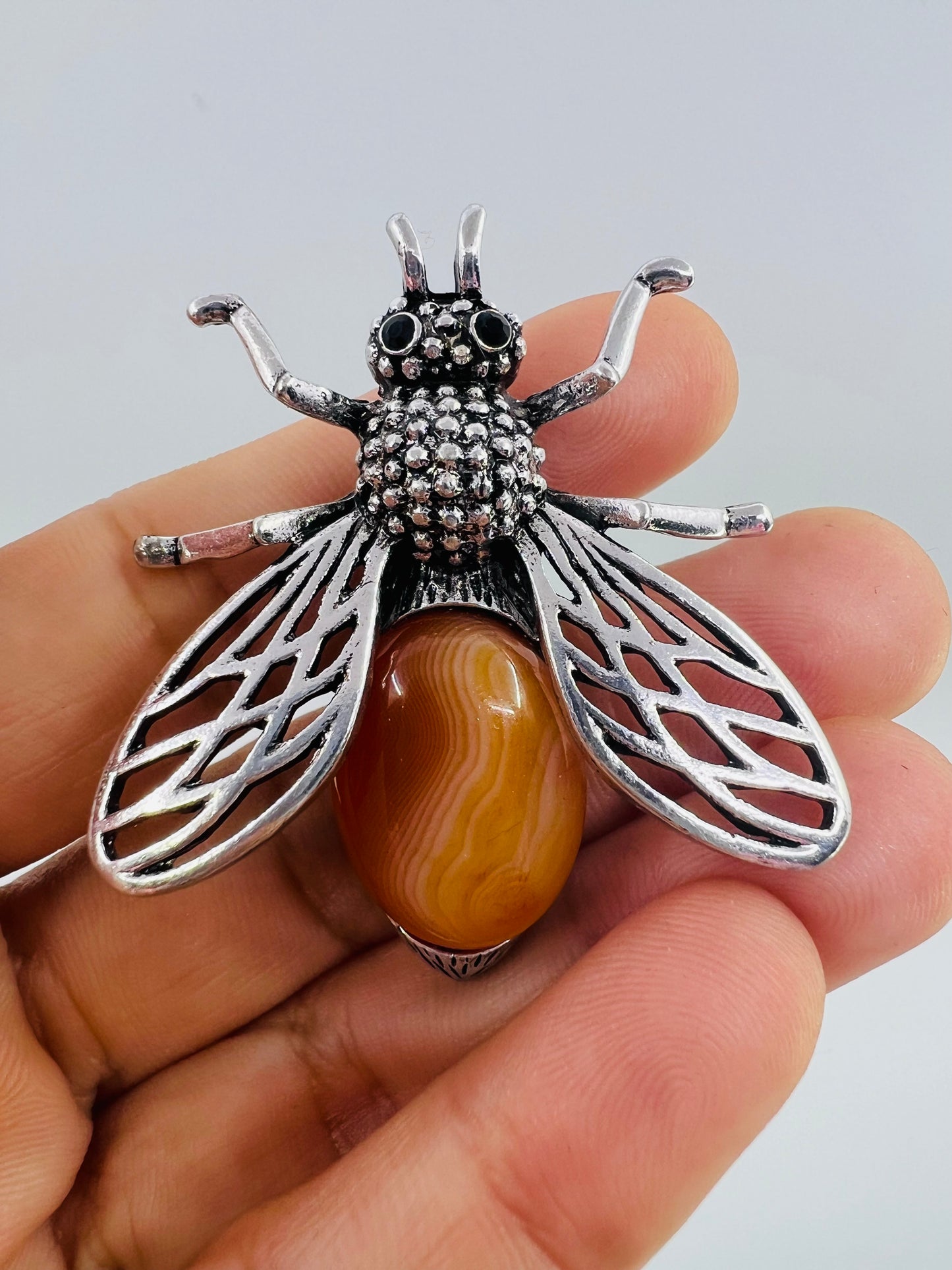 Chuncky bee brooch