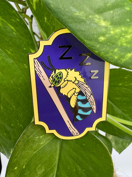 Sleeping Blue-banded bee pin