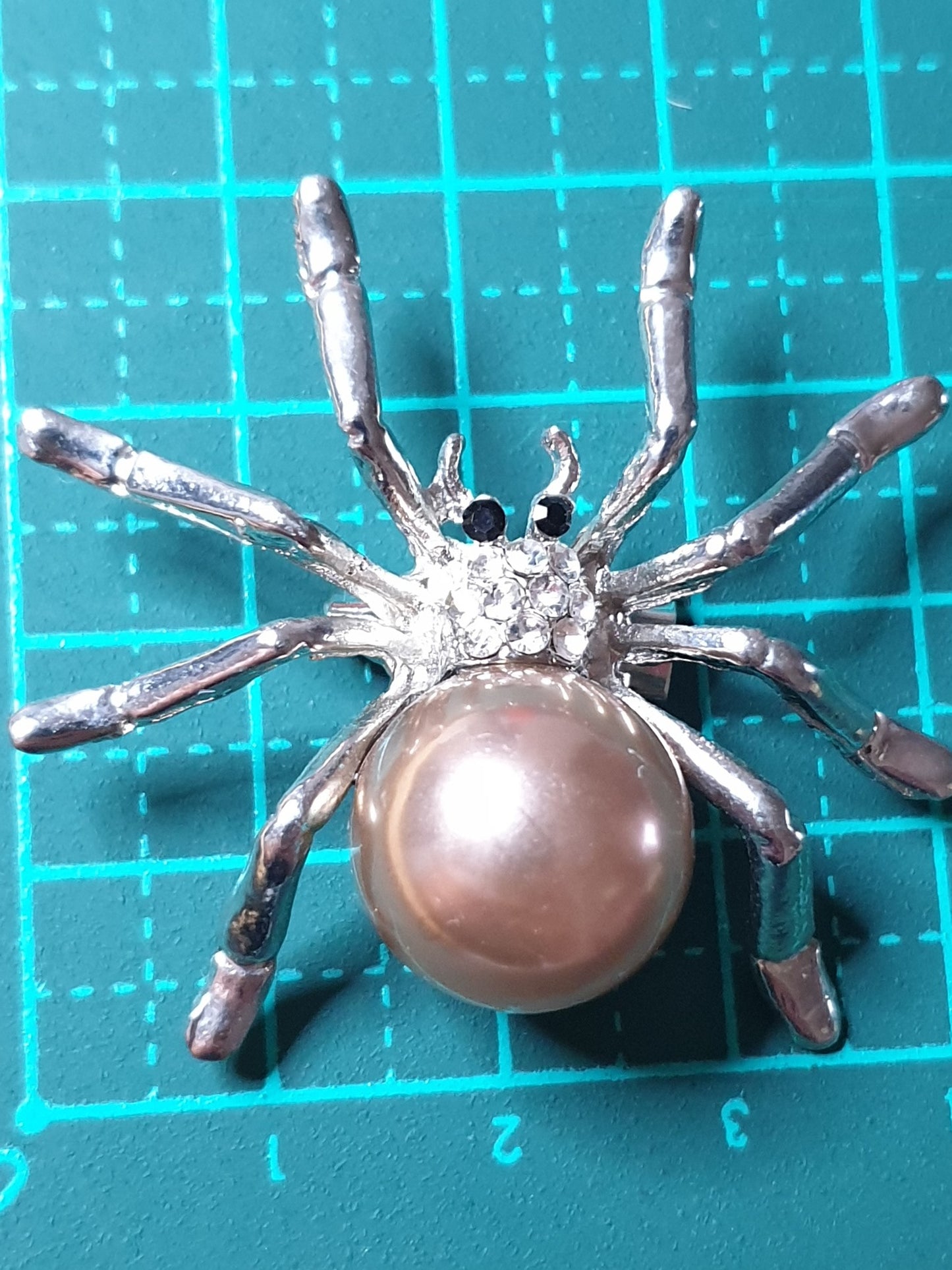 Spider Brooch - Pearl Pink