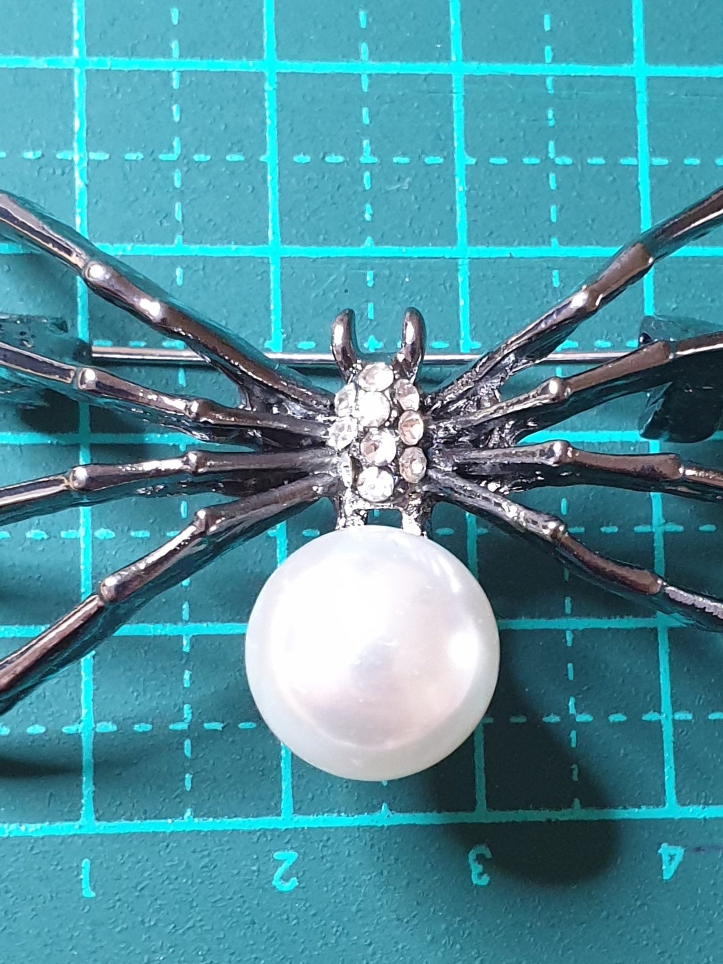 Spider Brooch - Pearl Medium