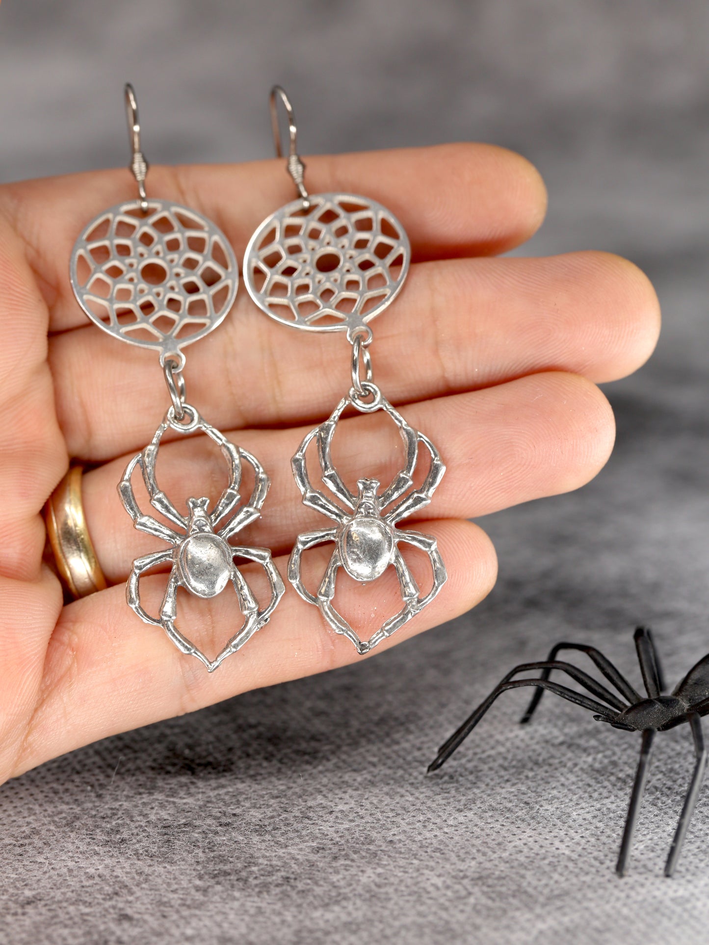Crab spider & dreamcatcher earrings