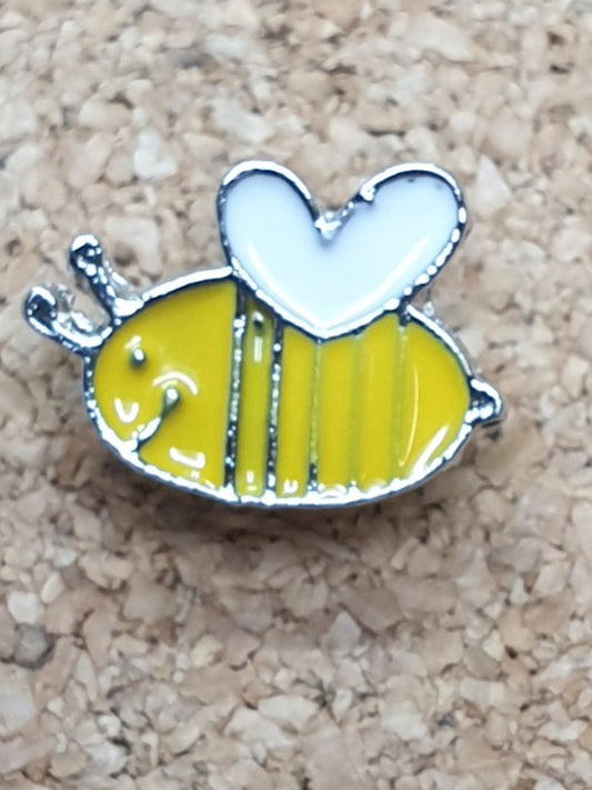 Tiny Bee w/ heart wings pin - left