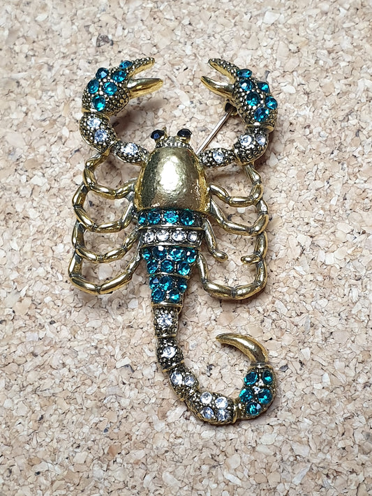 Scorpion Brooch - Green & Gold, White Tail