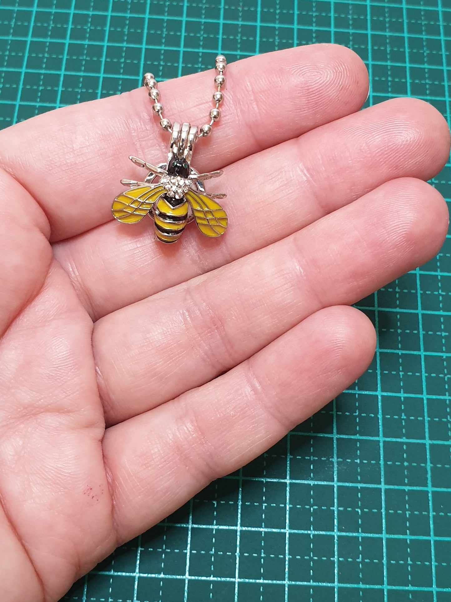 Bee Aroma Diffuser Necklace - Yellow Wings