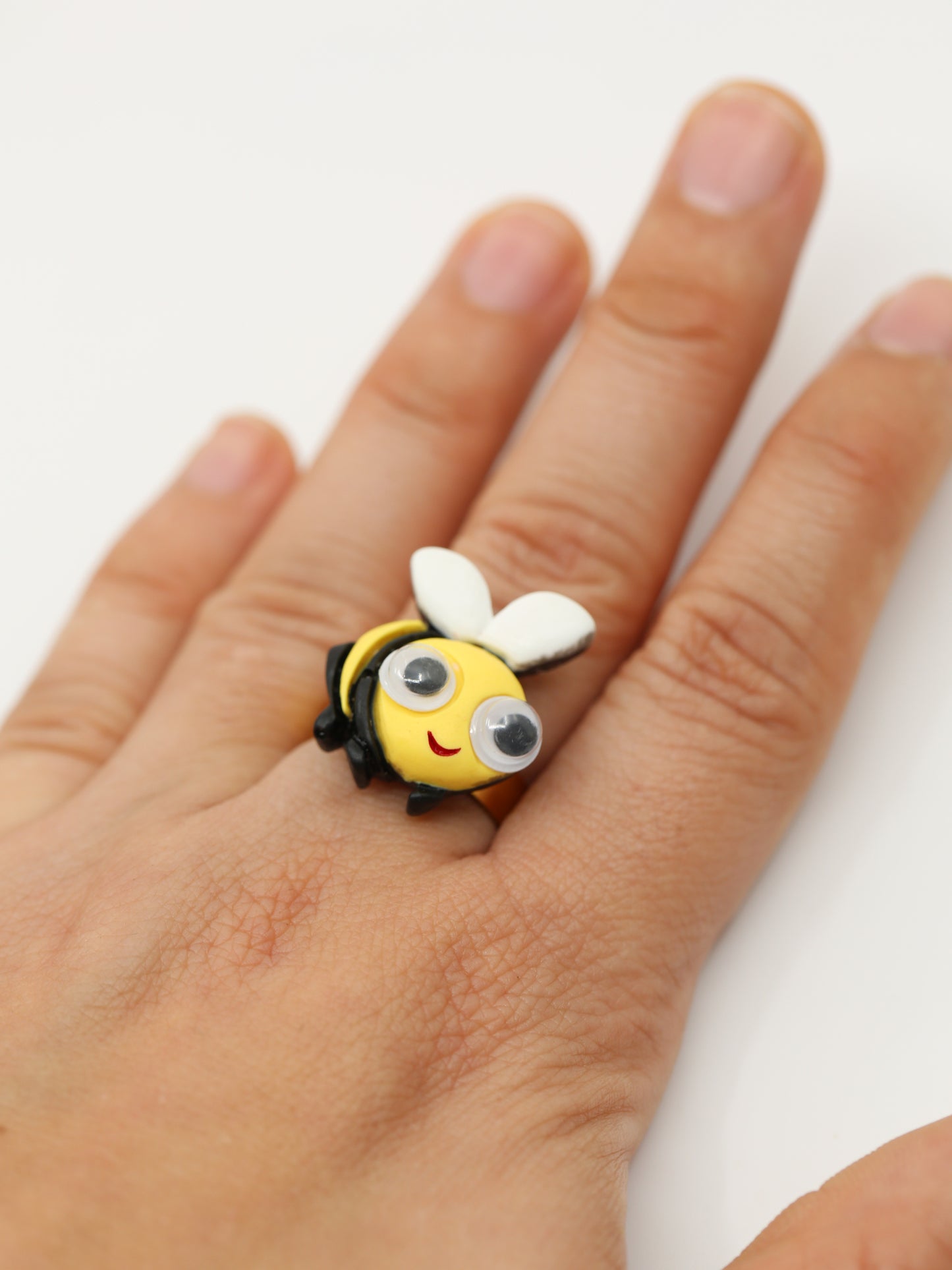 Googly bee ring - Adjustable