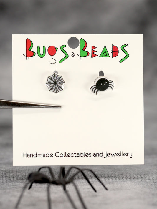 Cute resin spider & web studs